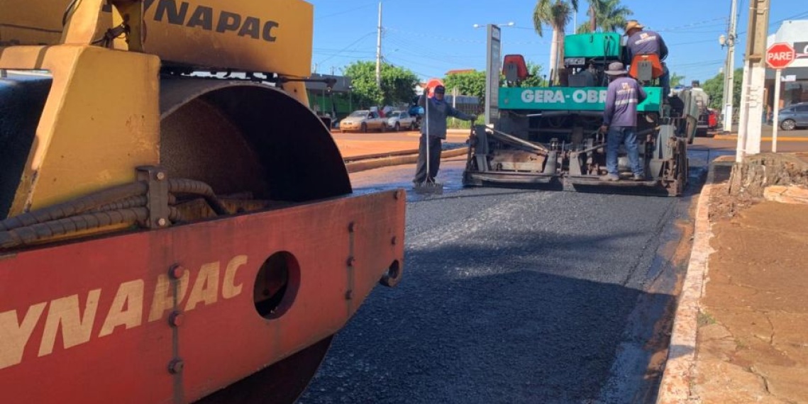 Prefeitura está realizando obras de recapeamento no centro de Itaporã.