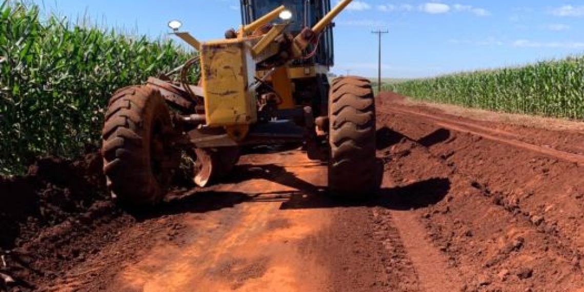 Prefeitura de Itaporã realiza manutenção em trecho do Ramal 14 na região do Pé de Jaca