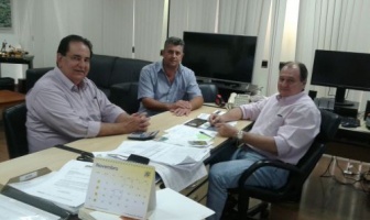 Prefeito vai a SEINFRA  acompanhar andamento das obras de recuperação da Av. José Maria Bezerra Lima