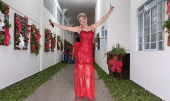 Com Show, decoração especial e animação da primeira-dama Lurdinha “Baile do Vermelho” é sucesso em Itaporã.