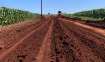 Prefeitura de Itaporã realiza manutenção em trecho do Ramal 14 na região do Pé de Jaca
