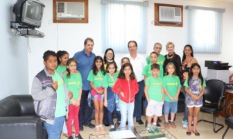 Alunos da Escola Estadual Princesa Isabel visitam Prefeitura de Itaporã