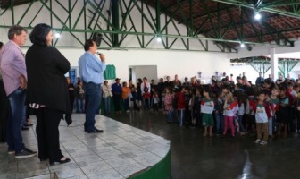 Educação: Prefeito entrega obras de reforma da Escola Sônia Teixeira Paiva