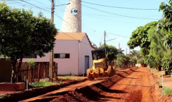 Iniciada as obras de drenagem e pavimentação asfáltica da Rua Rita Pupo Gonella no Jardim Vitória, em Itaporã