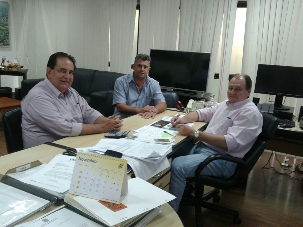 Prefeito vai a SEINFRA  acompanhar andamento das obras de recuperação da Av. José Maria Bezerra Lima