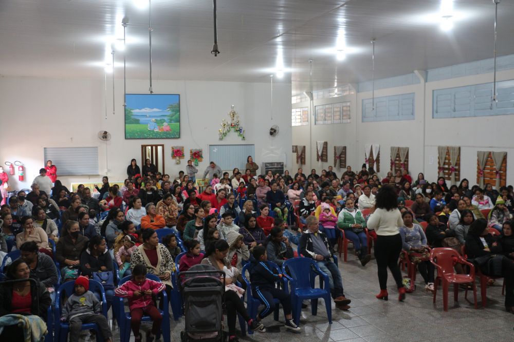 CRAS reúne beneficiários do Auxílio Brasil em Palestra sobre Combate ao Abuso e Exploração infantil
