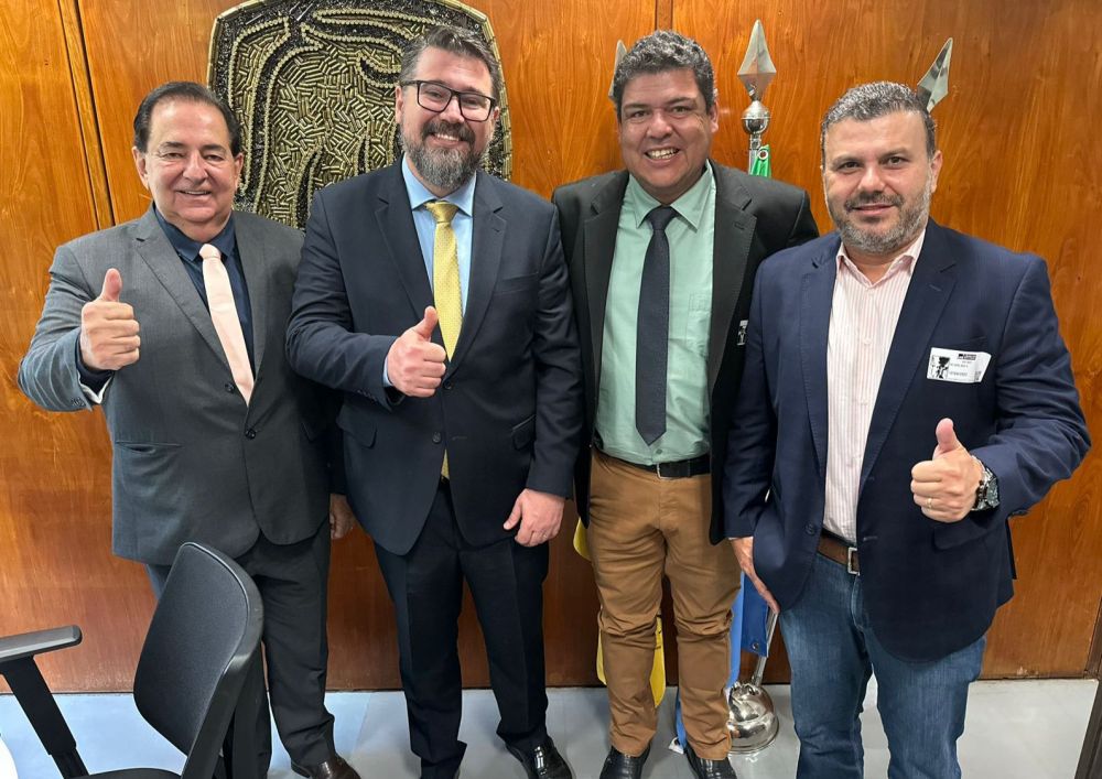 Prefeito Marcos Pacco e comitiva visitam gabinete do deputado Pollon em Brasilia