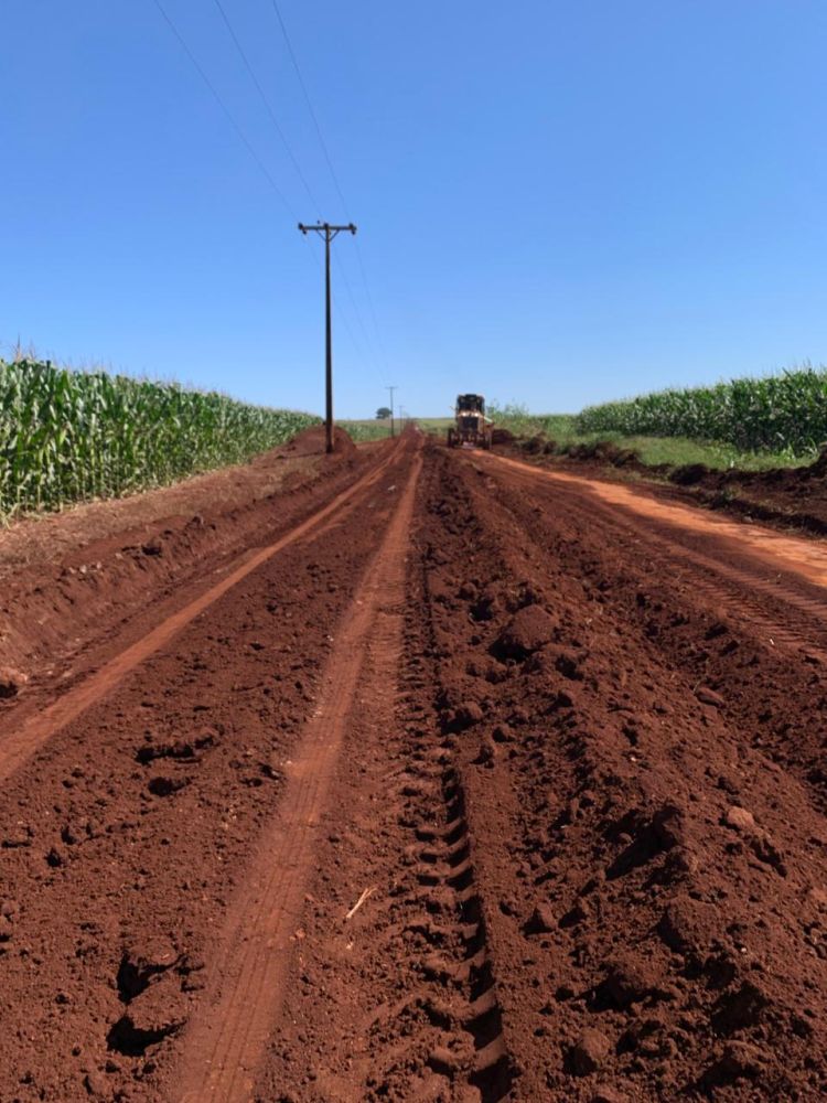 Prefeitura de Itaporã realiza manutenção em trecho do Ramal 14 na região do Pé de Jaca